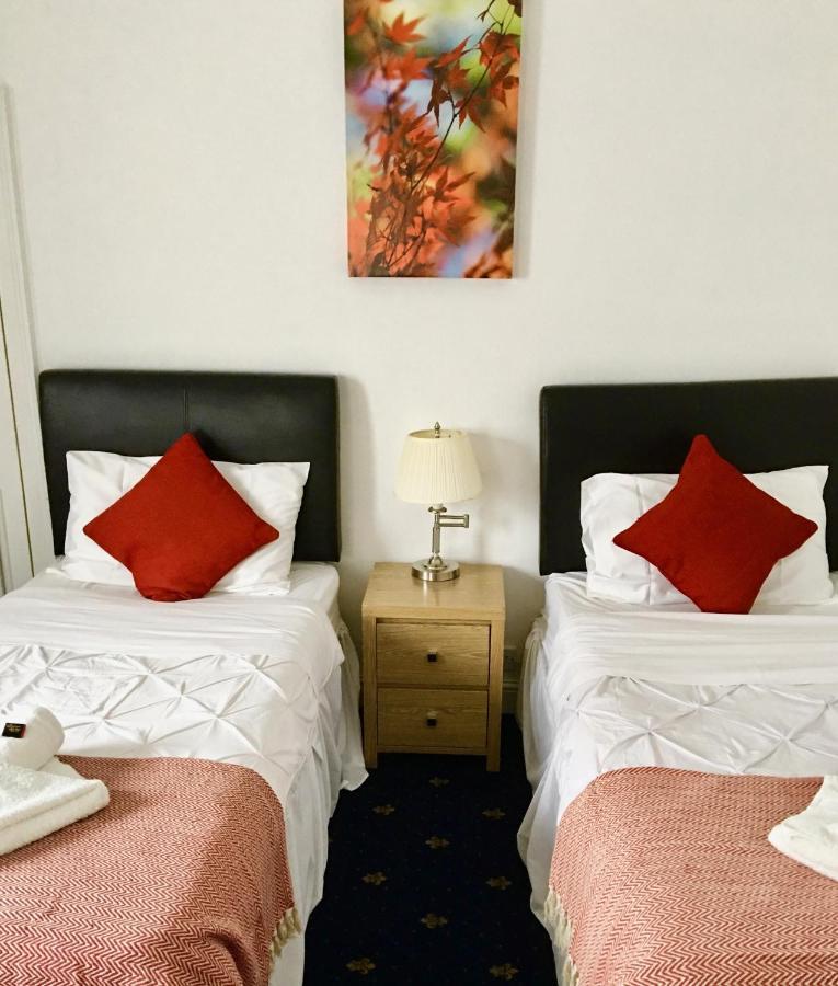 Watson Lodge Guest House Галашилс Экстерьер фото