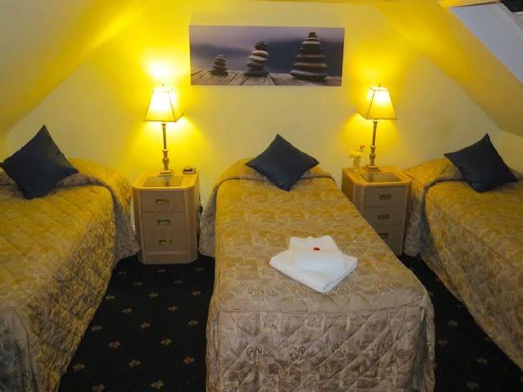 Watson Lodge Guest House Галашилс Экстерьер фото